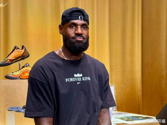 NBA在线观看-詹姆斯：我过去十年赚了47亿，C罗：我51亿，他：都让一让|克里斯蒂亚诺·罗纳尔多|梅威瑟|莱昂内尔·梅西|梅西|迈克尔·乔丹_新浪体育_新浪新闻